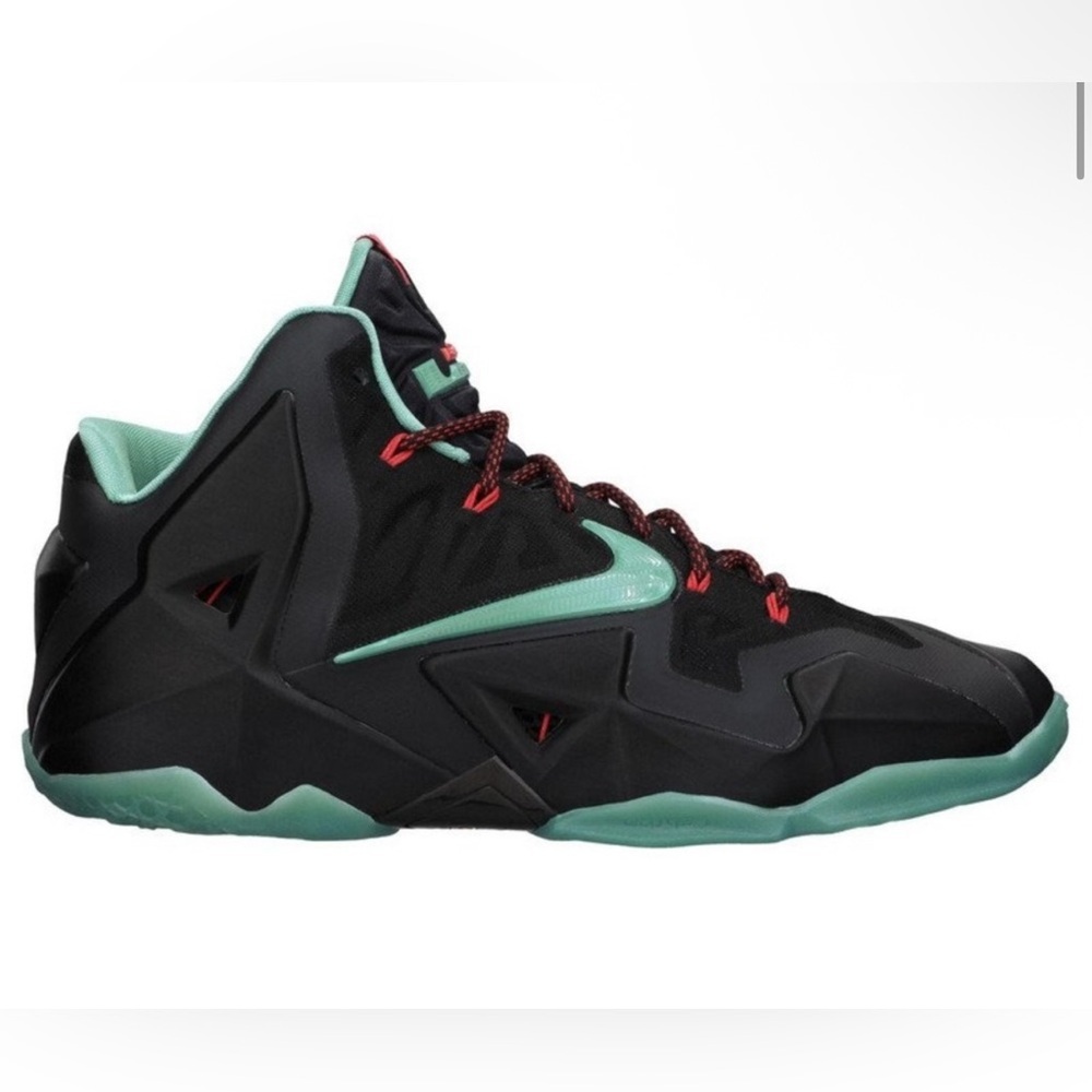 Nike LeBron XI 11 Basketball Sneakers Size 9.5
